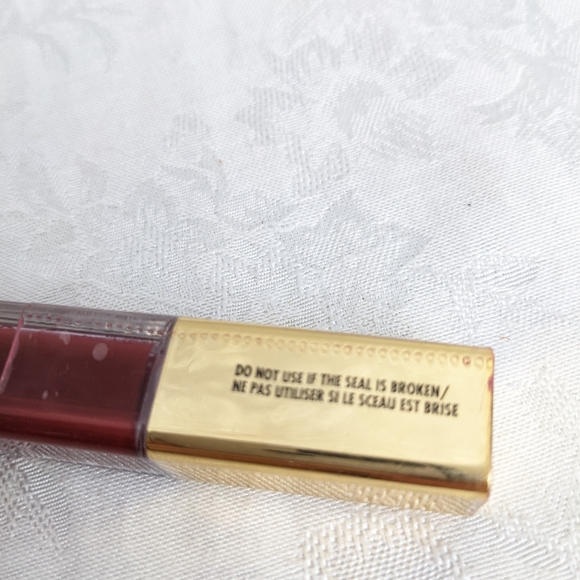 Milani Amore Matte Fabulous-41 Lip Creme  Reddish Brown - Picture 5 of 9
